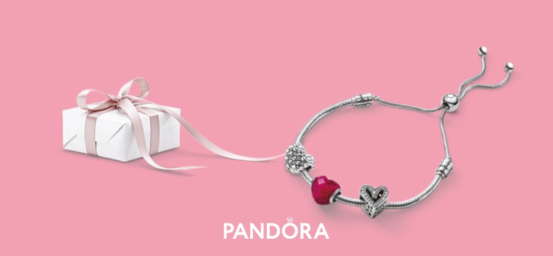 Браслет в подарок при покупке трех украшений в Pandora