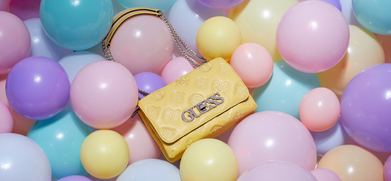 Яркие весенние новинки в GUESS